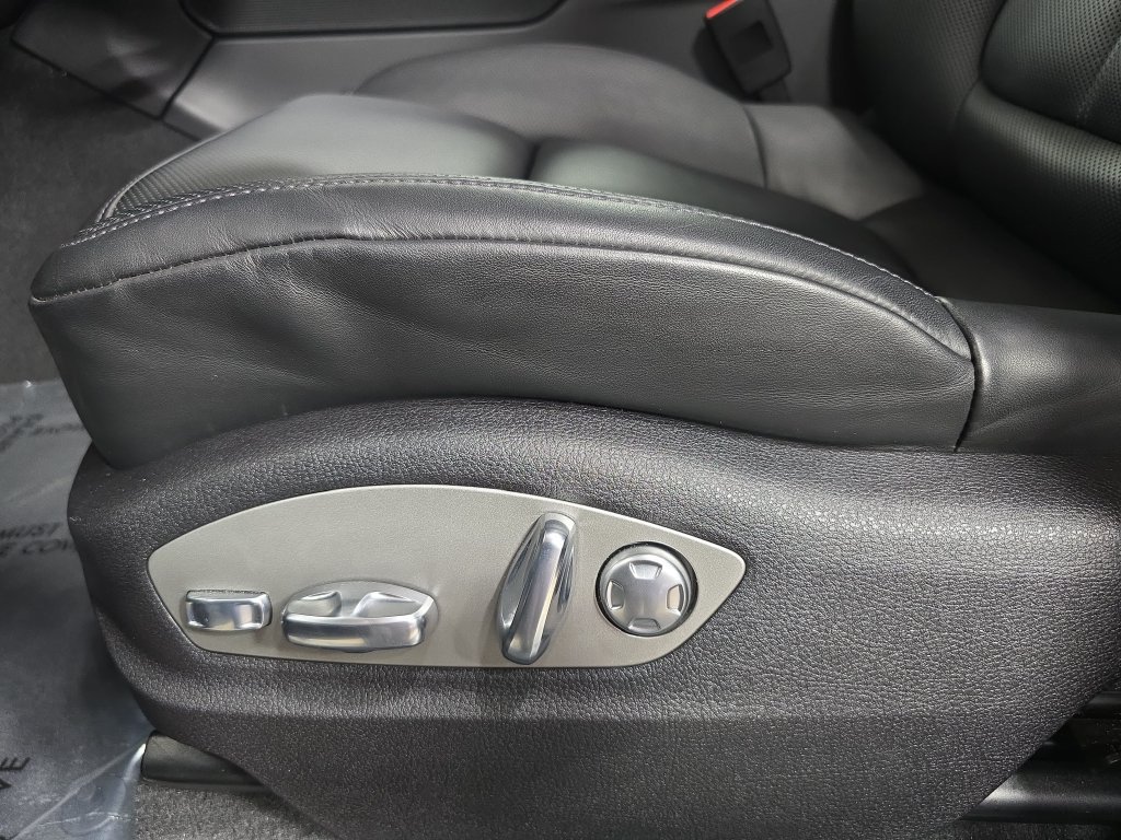 Certified 2026 Porsche Macan AWD/4WD image 23