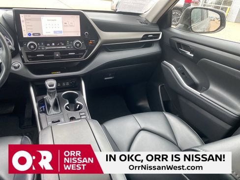 Used 2023 Toyota Highlander XLE image 21