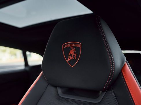 Used 2025 Lamborghini Urus SE image 46