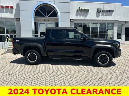 Used 2024 Toyota Tacoma TRD Off-Road w/ TRD Off Road Premium Package AWD/4WD image 6