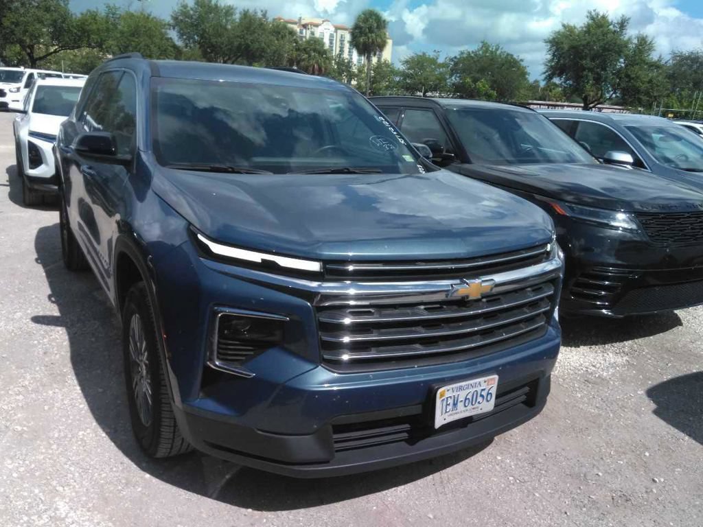 Used 2025 Chevrolet Traverse LT AWD/4WD image 9