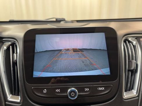 Used 2017 Chevrolet Malibu Premier w/ Driver Confidence Package image 24