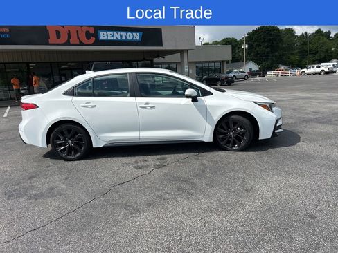 Used 2023 Toyota Corolla SE FWD image 3