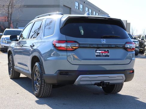 Used 2025 Honda Pilot TrailSport image 11