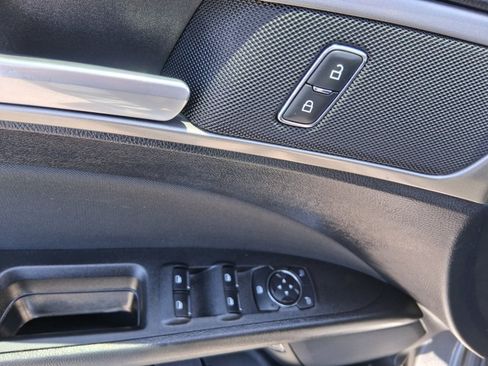 Used 2019 Ford Fusion SE FWD image 13
