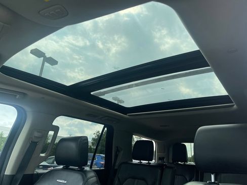 Used 2019 Ford Expedition Platinum AWD/4WD image 12