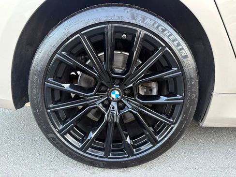 Used 2022 BMW 740i w/ Luxury Rear Seating Package RWD image 52