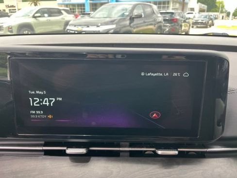Used 2024 Kia Carnival EX FWD image 20
