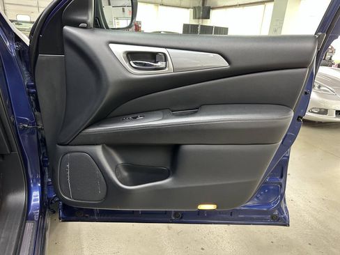 Used 2020 Nissan Pathfinder SL AWD/4WD image 18