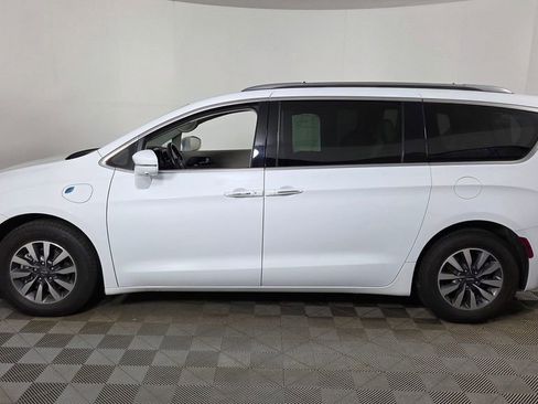 Used 2021 Chrysler Pacifica Touring-L FWD image 5