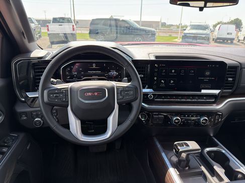 Used 2025 GMC Sierra 1500 Elevation w/ Elevation Premium Package AWD/4WD image 9
