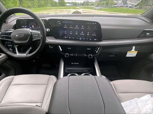 New 2026 Chevrolet Suburban Z71 w/ Z71 Off-Road Package AWD/4WD image 14