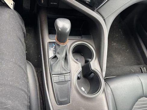 Used 2023 Toyota Camry SE image 19