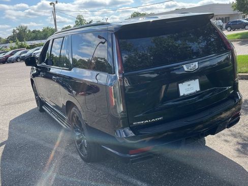 Used 2022 Cadillac Escalade ESV Sport Platinum w/ LPO, ONYX Package AWD/4WD image 4