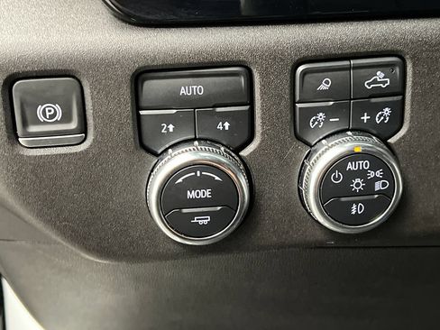 Used 2025 GMC Sierra 1500 SLT AWD/4WD image 40
