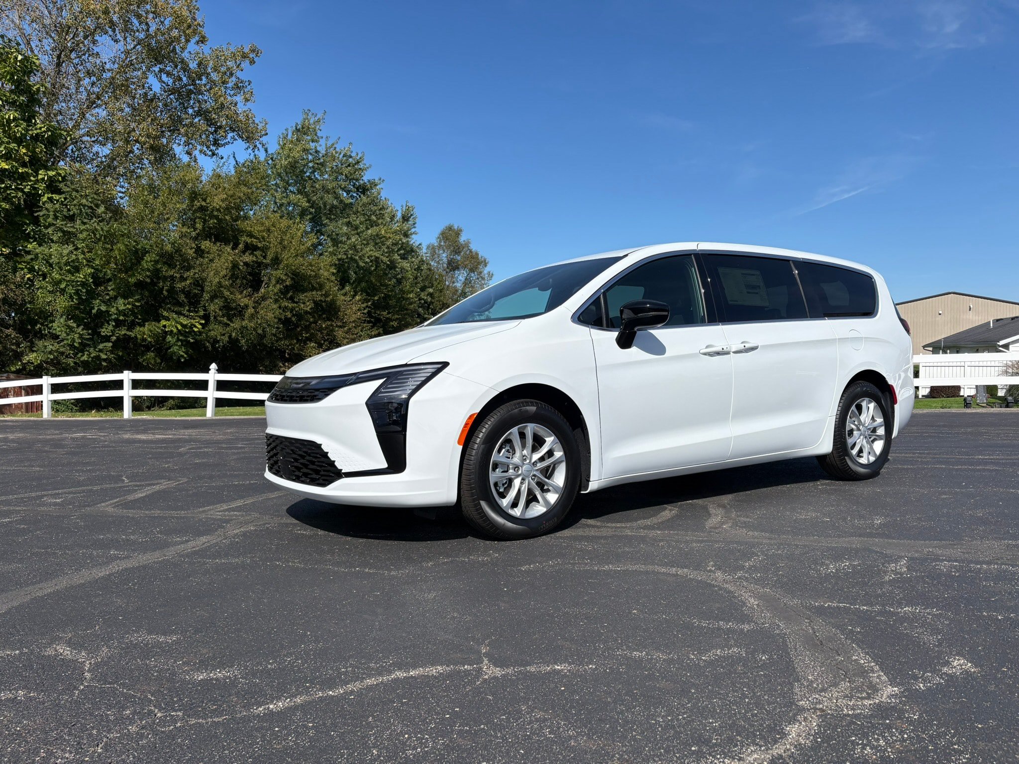 New 2027 Chrysler Pacifica Select FWD image 2