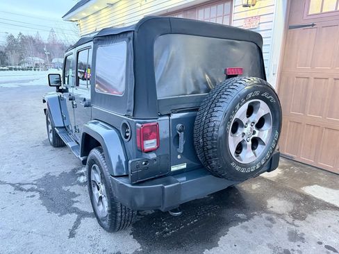 Used 2017 Jeep Wrangler Unlimited Sahara w/ Connectivity Group AWD/4WD image 5