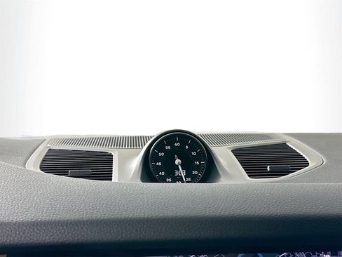 Certified 2025 Porsche Cayenne Coupe image 25