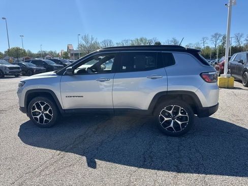 Used 2025 Jeep Compass Limited image 8