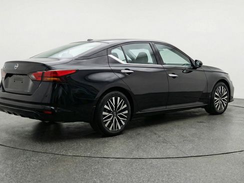 Used 2025 Nissan Altima 2.5 SV image 9