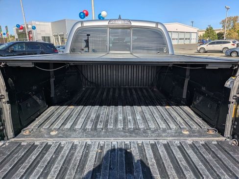 Used 2018 Toyota Tacoma SR w/ SR Convenience Package image 13