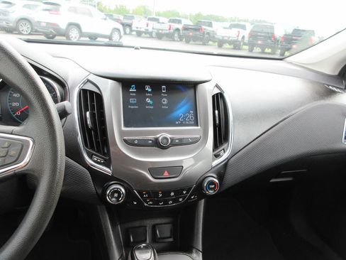 Certified 2017 Chevrolet Cruze LT w/ Convenience Package FWD image 25
