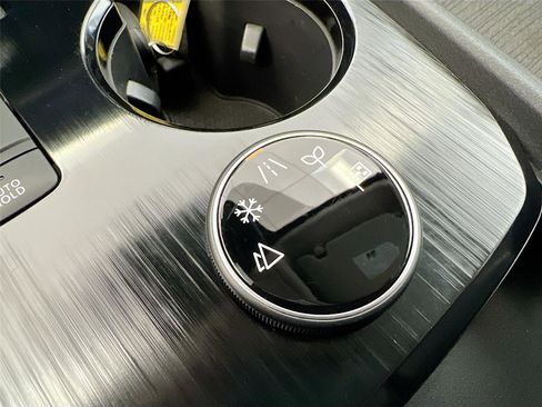 Used 2021 Nissan Rogue SV image 15