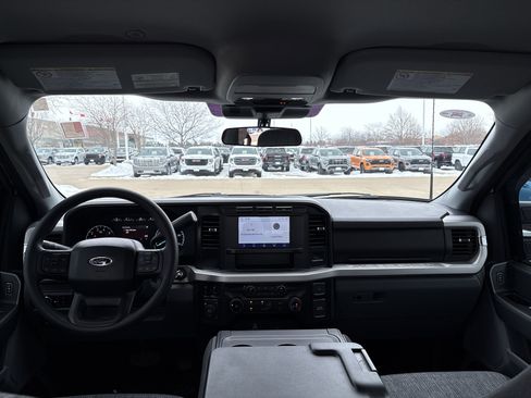 Used 2024 Ford F350 XLT w/ Snow Plow/Camper Package image 17