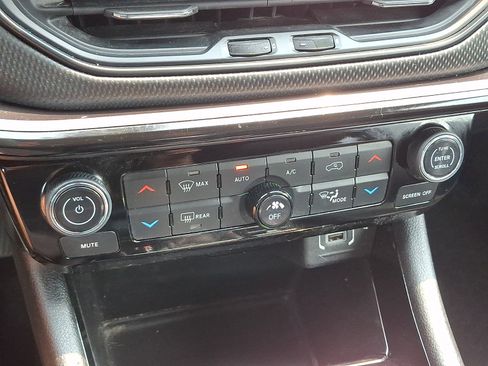 Used 2023 Jeep Compass Latitude w/ Convenience Group AWD/4WD image 15