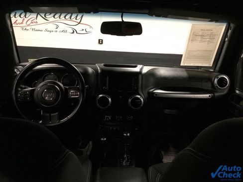 Used 2015 Jeep Wrangler Unlimited Rubicon w/ Connectivity Group image 21