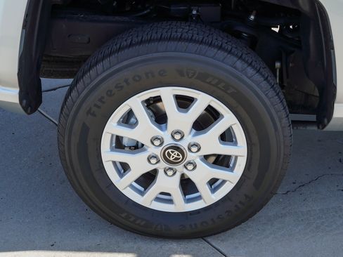 Certified 2025 Toyota Tacoma SR5 AWD/4WD image 11