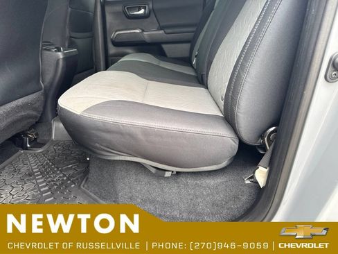 Used 2021 Toyota Tacoma TRD Sport AWD/4WD image 17