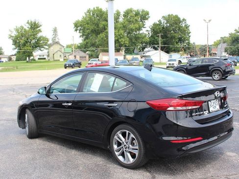 Used 2017 Hyundai Elantra Limited image 2