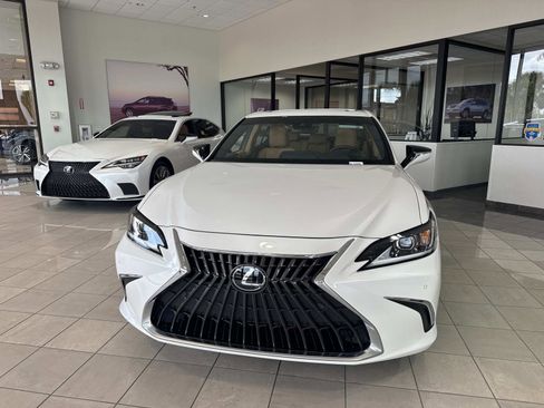 Certified 2025 Lexus ES 350 w/ Premium Package image 8