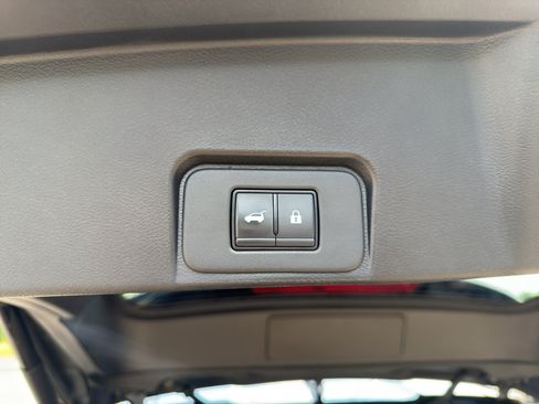 Used 2025 Nissan Rogue SV AWD/4WD image 30