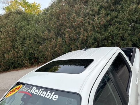 Used 2024 Nissan Frontier SL w/ Technology Package image 10