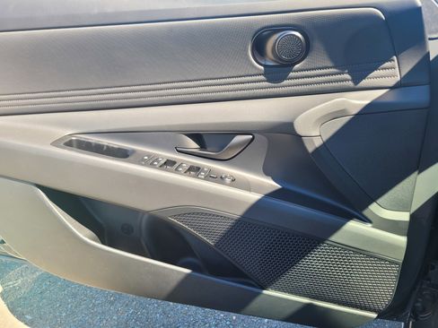 New 2025 Hyundai Elantra SEL image 17