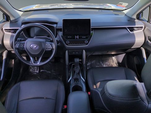 Used 2023 Toyota Corolla Cross XLE image 10