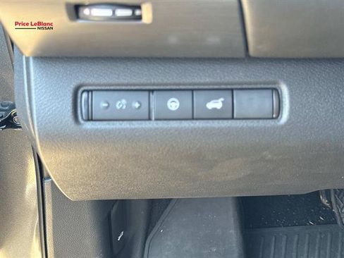 Certified 2025 Nissan Pathfinder SL FWD image 19