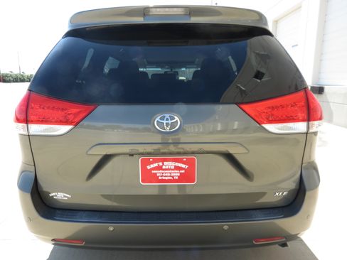 Used 2011 Toyota Sienna XLE w/ XLE Navigation Pkg FWD image 8