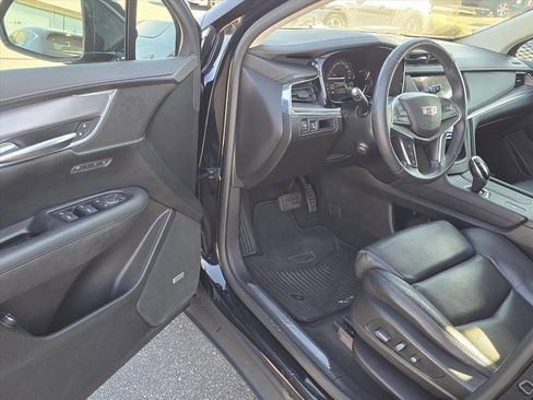 Used 2017 Cadillac XT5 Luxury w/ Driver Awareness Package image 9