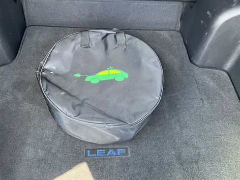 Used 2017 Nissan Leaf SV image 11