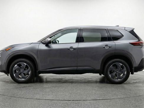 Used 2025 Nissan Rogue SV image 5