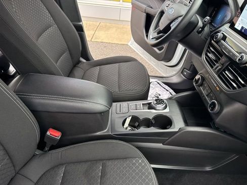 Used 2025 Ford Escape Active image 28