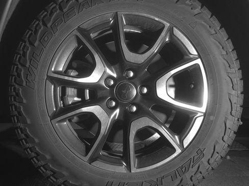 Used 2025 Jeep Compass Trailhawk AWD/4WD image 12