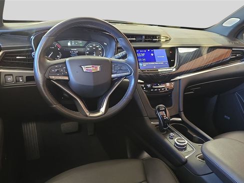 Used 2025 Cadillac XT6 Premium Luxury image 18