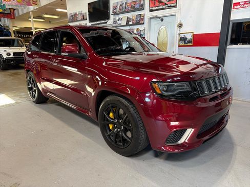 Used 2021 Jeep Grand Cherokee Trackhawk w/ Trailer Tow Group IV AWD/4WD image 3