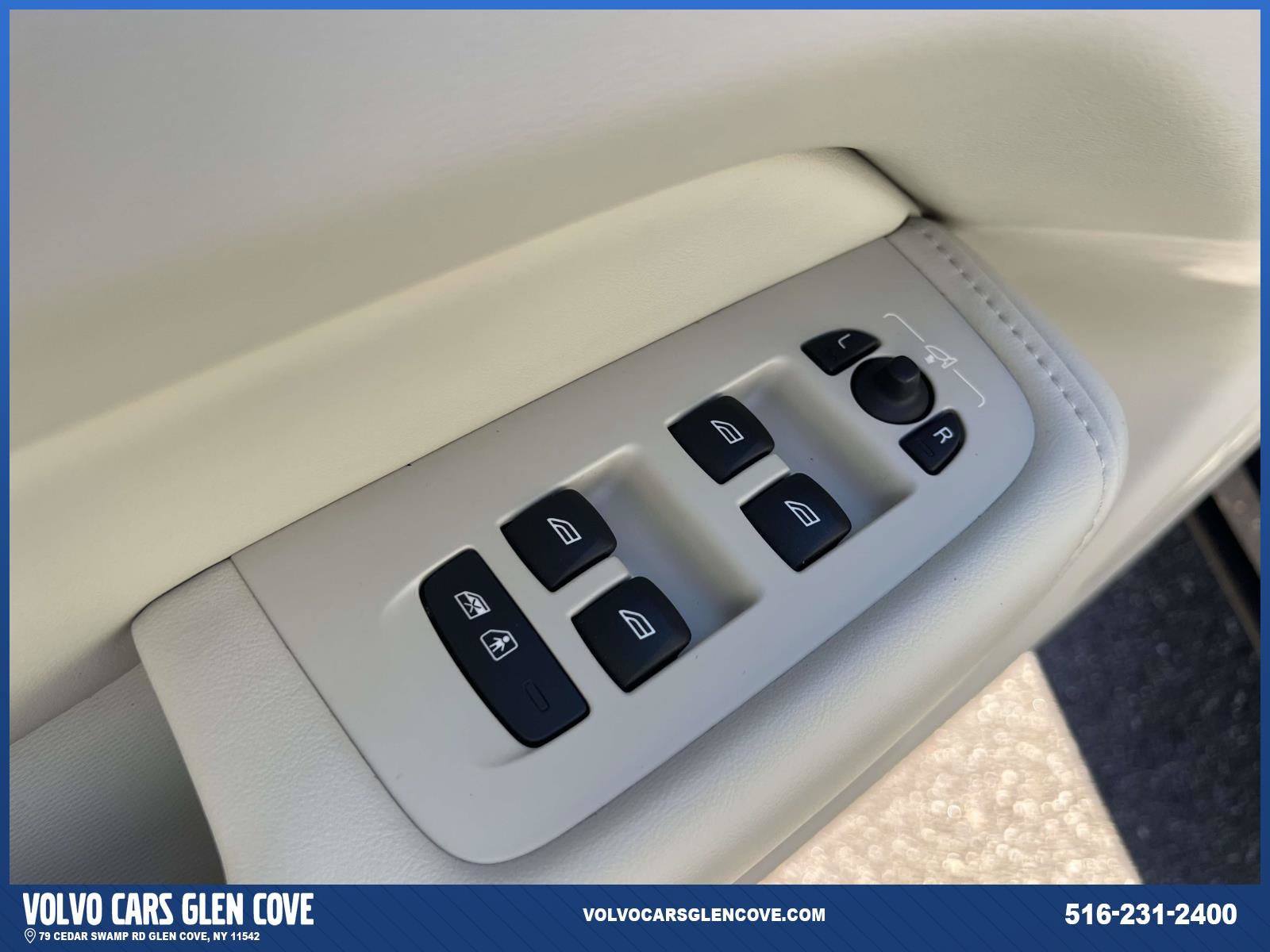 Certified 2024 Volvo XC60 B5 Plus AWD/4WD image 17