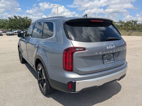 Used 2024 Kia Telluride S w/ S Sunroof Package FWD image 7