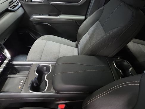 Used 2025 GMC Acadia Elevation image 25